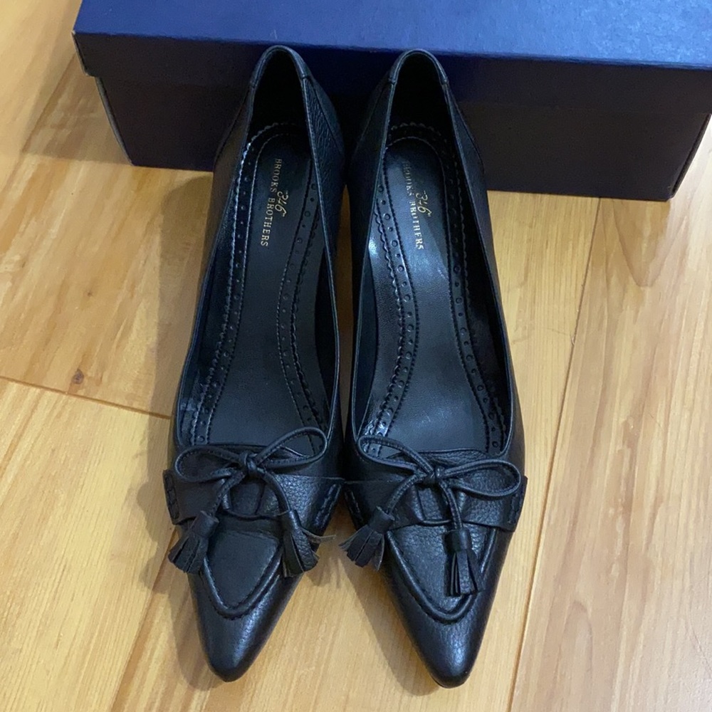 Brooks Brothers 346 Black w/ Bow Tassel Pump Size7